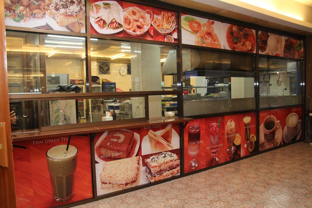 RedDoorz Plus near Soekarno Hatta Airport 2 Tangerang Exteriör bild